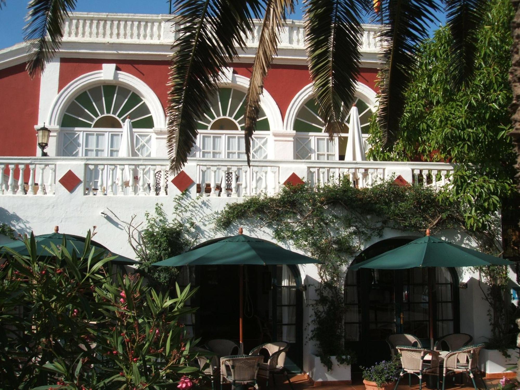 Hotel Del Almirante Es Castell  Bagian luar foto